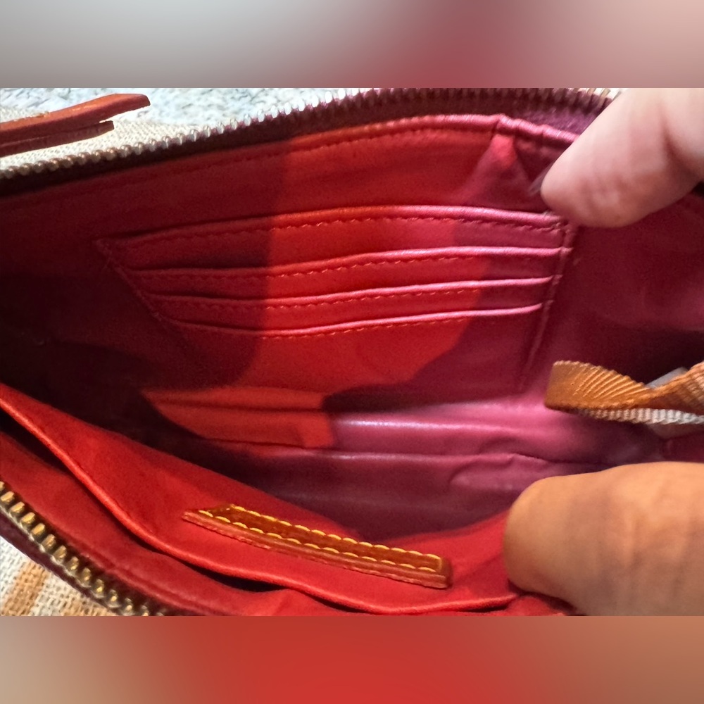 Vibrant Dooney & Bourke raspberry Crossbody purse in excellent condition - Picture 10 of 12